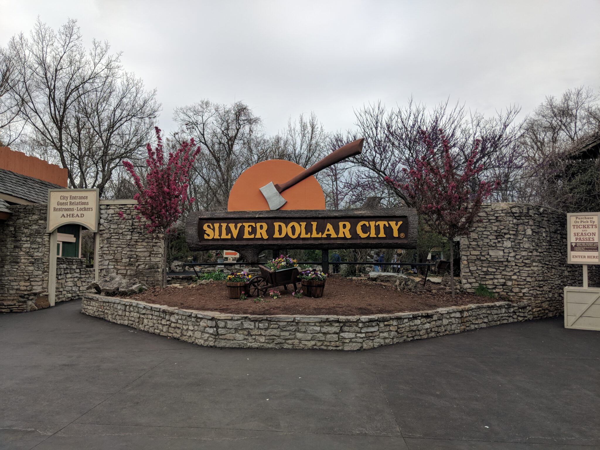 Visit Silver Dollar City
