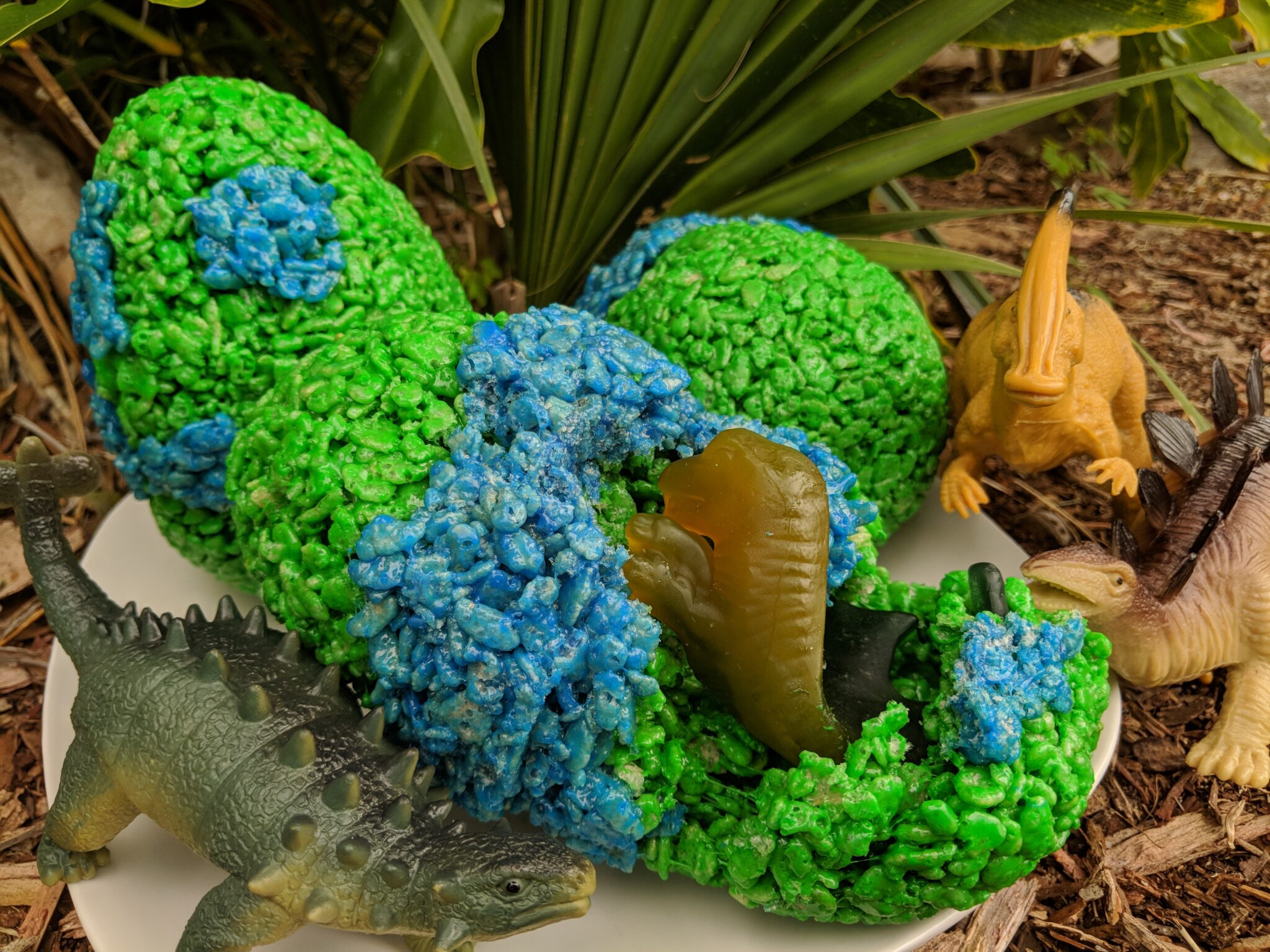 These Jurassic World inspired dinosaur treats are sure to be a hit with kids!